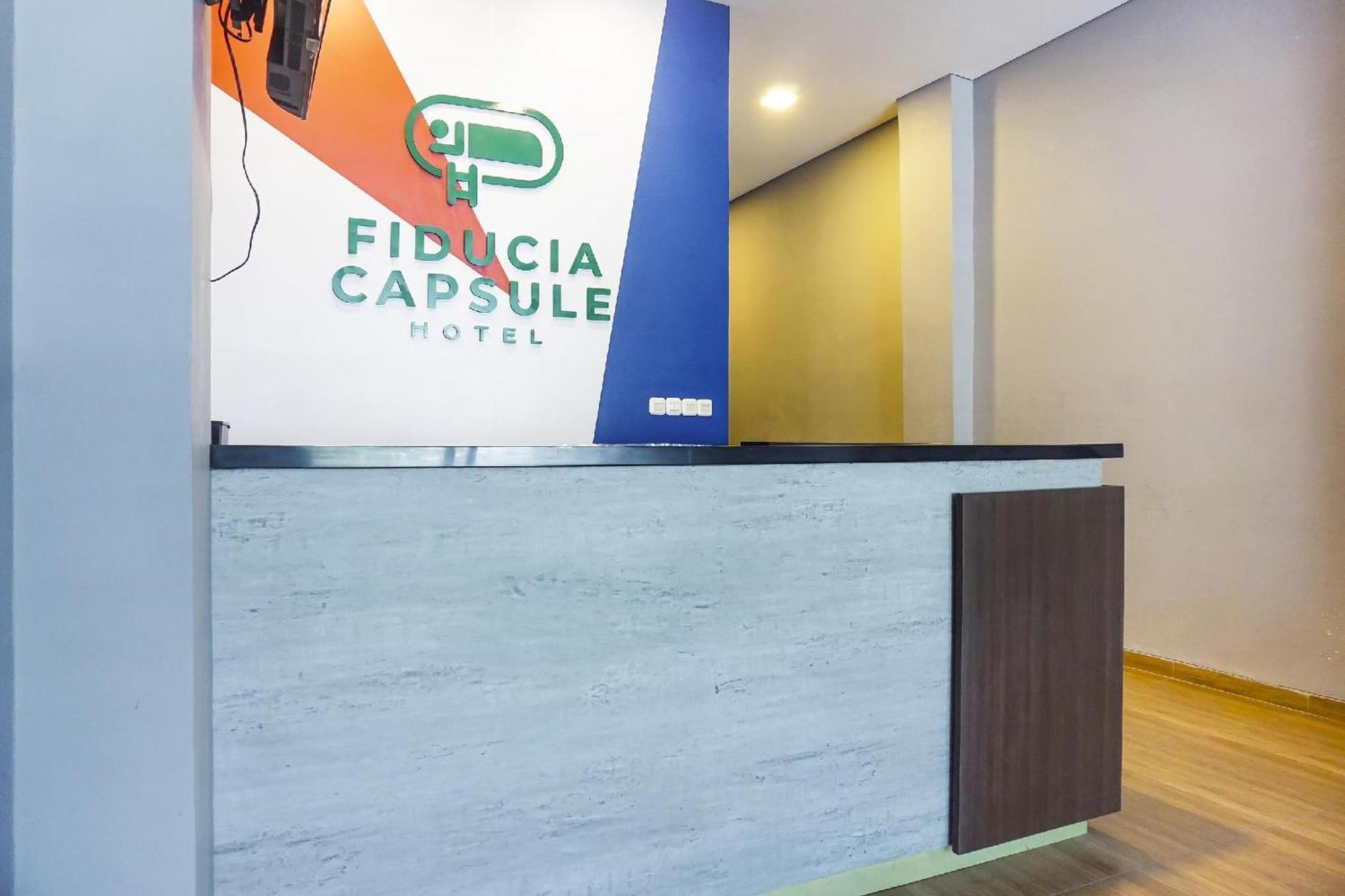 OYO 91328 Fiducia Capsule Hotel Jakarta Exterior foto