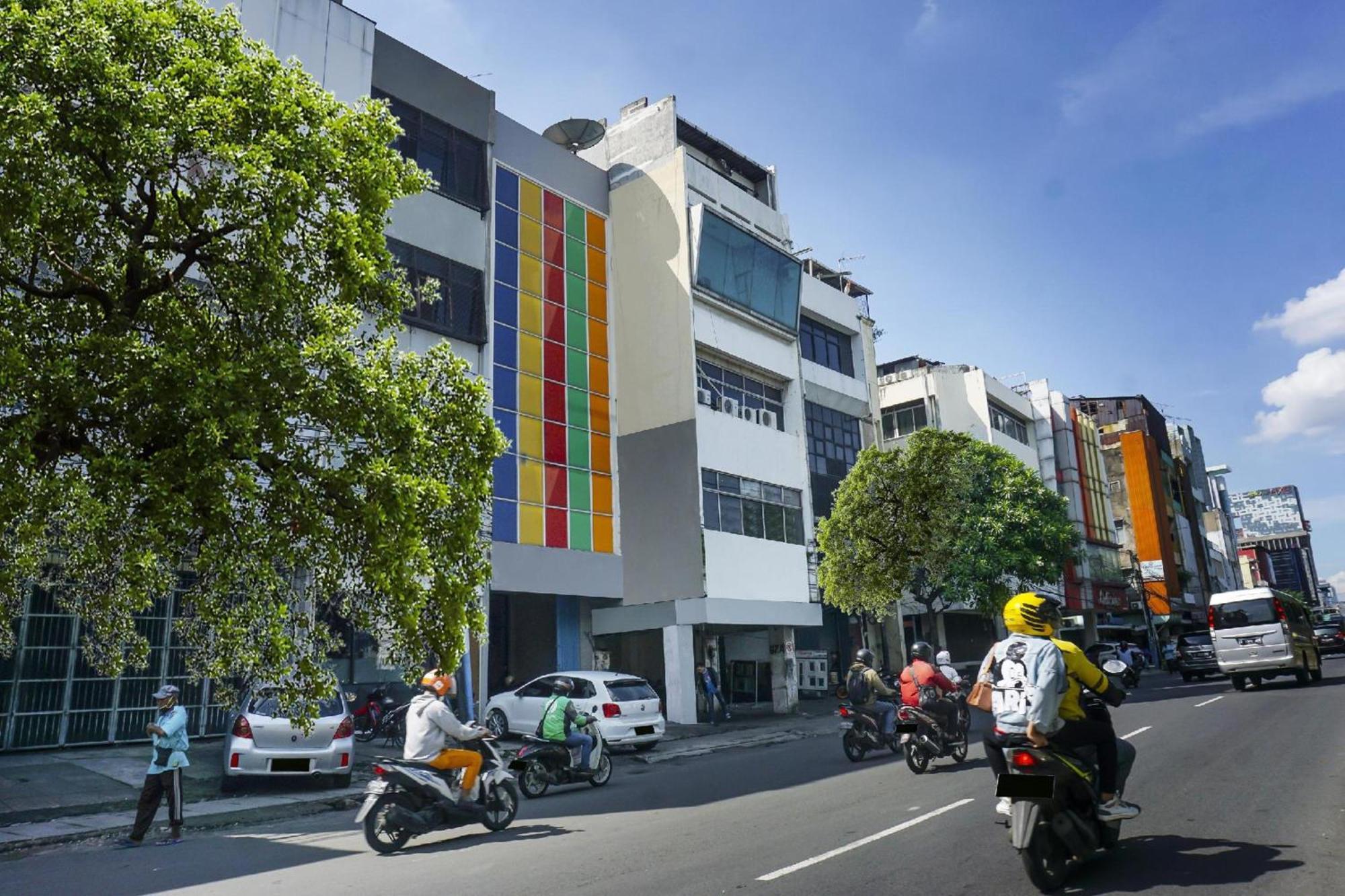 OYO 91328 Fiducia Capsule Hotel Jakarta Exterior foto
